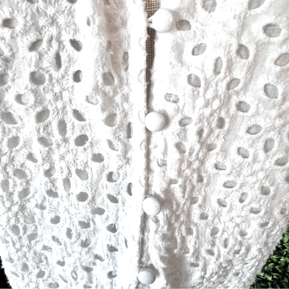 Elan Bella Eyelet Floral Embroidered Top White Size Medium - Picture 7 of 16